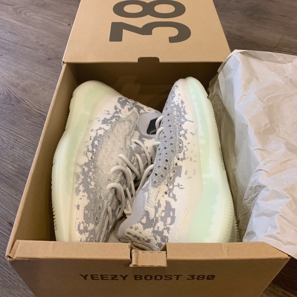 cNWT Yeezy Boost 380 Alien - Picture 3 of 8